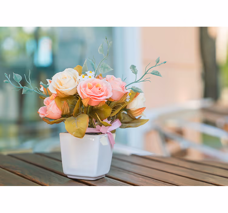 Toile fenêtre salon roses sur table - TenStickers