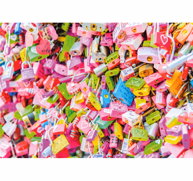 Papier peint mural art urbain Serrures d'amour - TenStickers