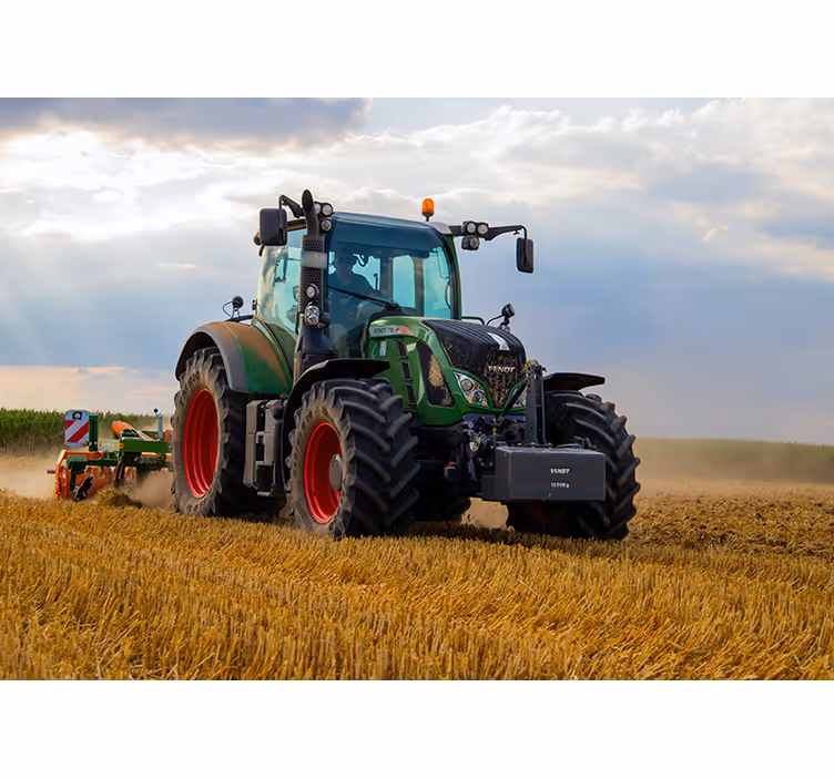 Papier peint véhicules Paysage de tracteur - TenStickers