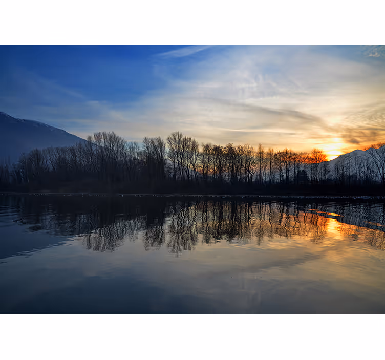 Tapisserie murale paysage lac paisible au coucher du soleil - TenStickers