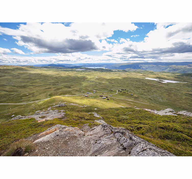 Tapisserie murale paysage vue sur la verdure montagneuse - TenStickers