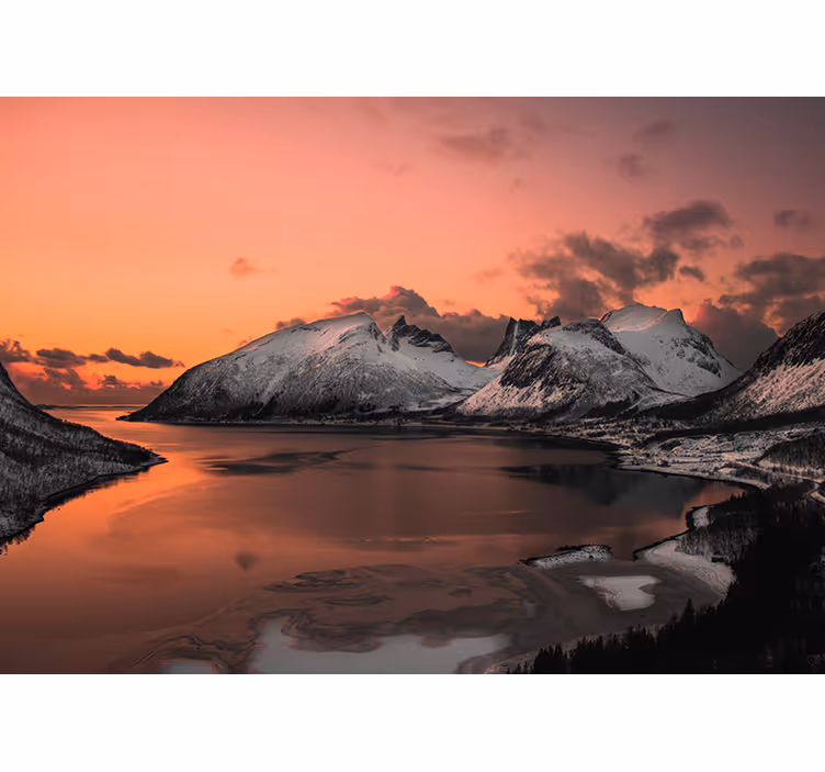 Tapisserie montagne coucher de soleil reflet enneigé - TenStickers