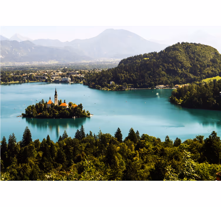 Tapisserie murale paysage Île du lac de bled - TenStickers