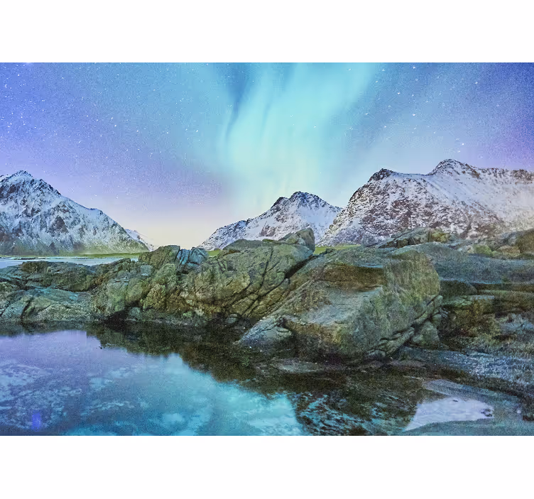 Tapisserie murale paysage reflet des aurores boréales - TenStickers