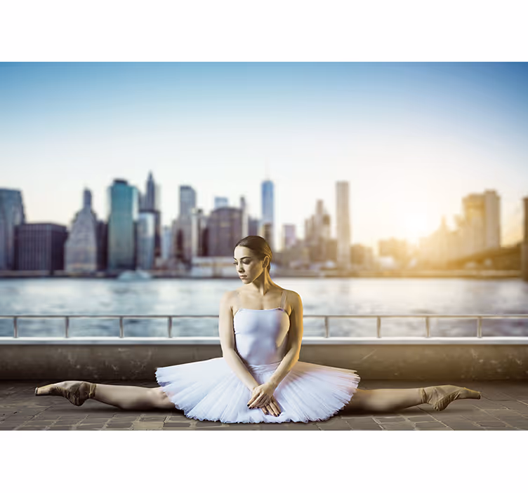 Tapisserie personnalisé danseuse de ballet en ville - TenStickers
