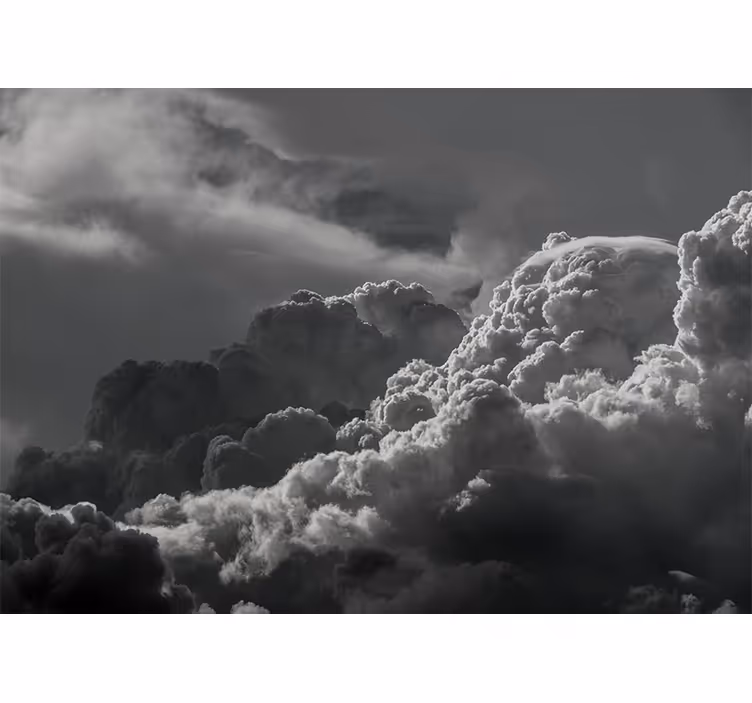 Papier peint mural ciel Ciel noir et blanc avec des nuages - TenStickers