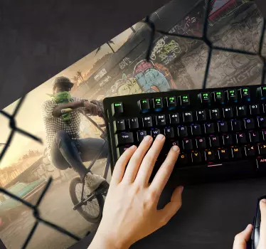 Mouse pad gamer motard en scène urbaine - TenStickers