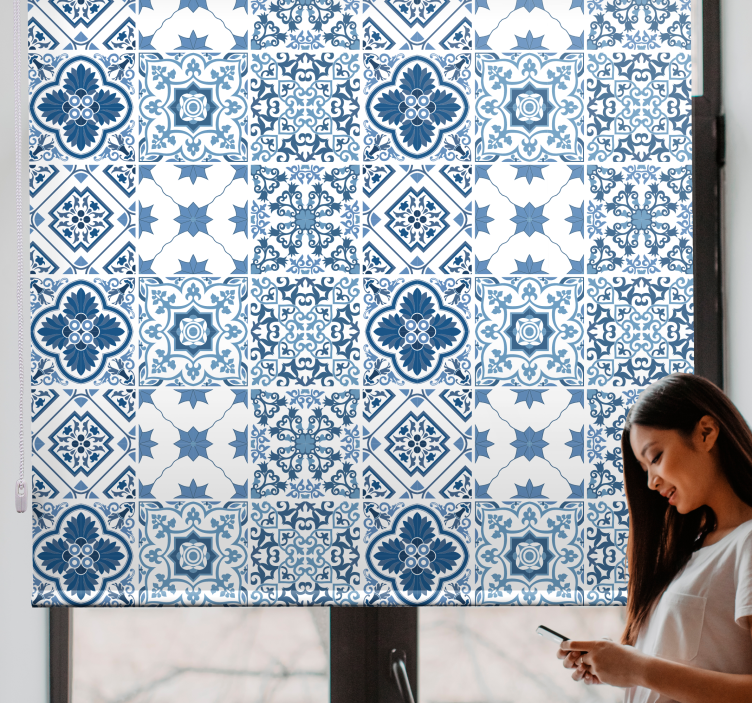 Toile fenêtre salle de bain motifs bleus complexes - TenStickers