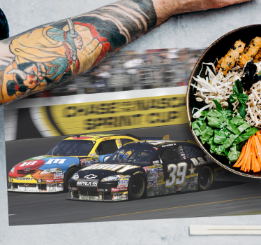 Set de table design pour enfant Voitures de course nascar - TenStickers
