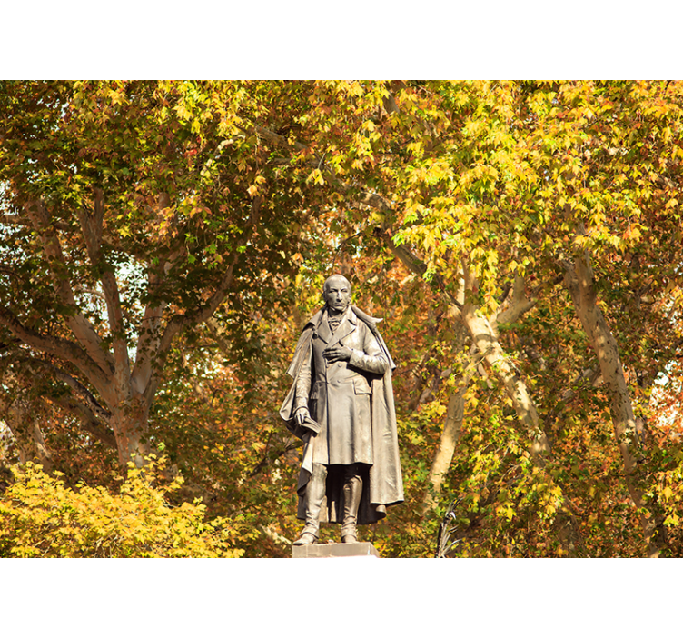 Tapisserie personnalisé statue parmi le feuillage - TenStickers