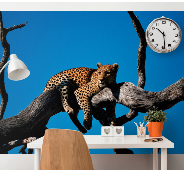 Photo murale d'animaux Léopard portant sur un arbre - TenStickers