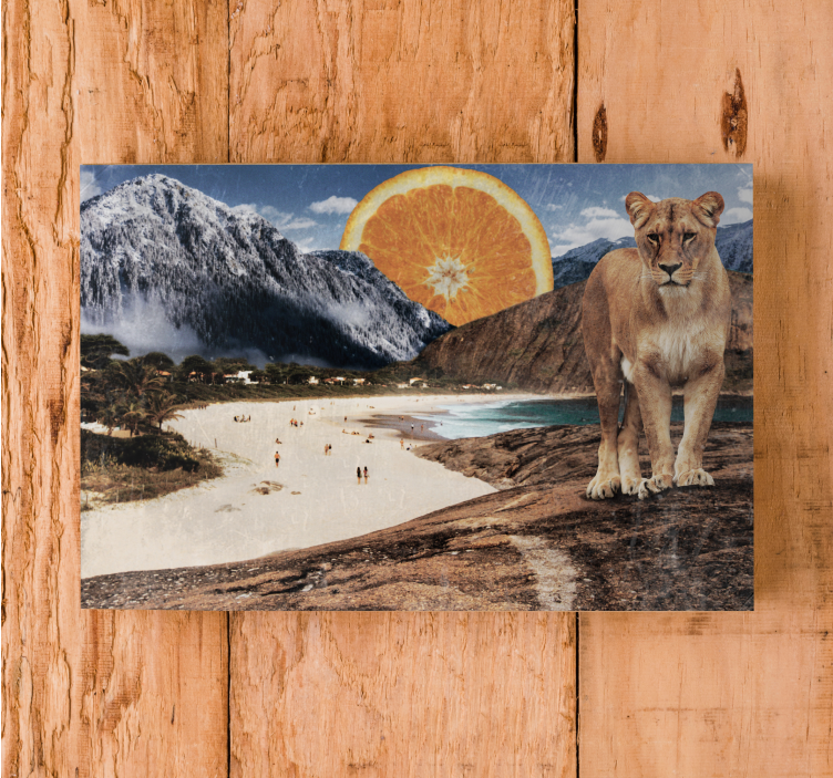 Tableau animal lionne sur la plage - TenStickers