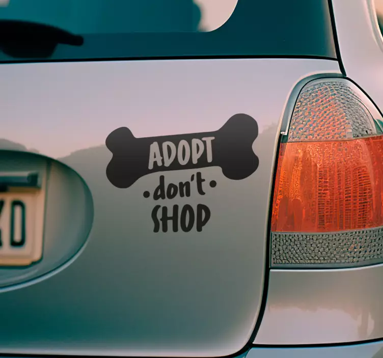 Sticker voiture adoptez, ne magasinez pas. - TenStickers