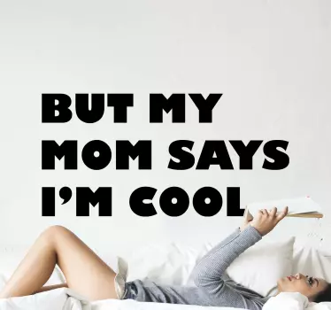 Sticker citation mais ma mère dit que je suis cool - TenStickers