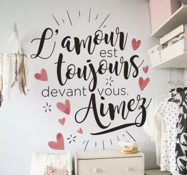 Sticker amour "L'amour est toujours devant" - TenStickers